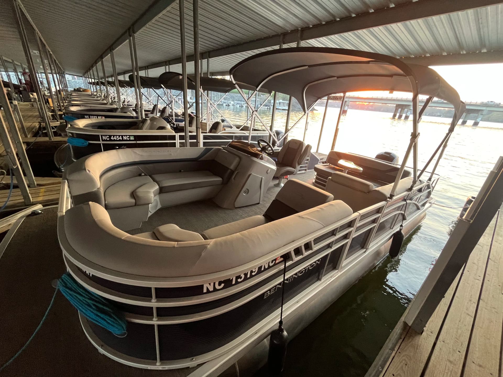 Bennington Swingback pontoon boat available for rental on Lake Wylie